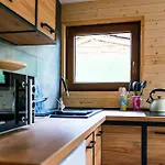 Trolla 度假居 谢拉库夫